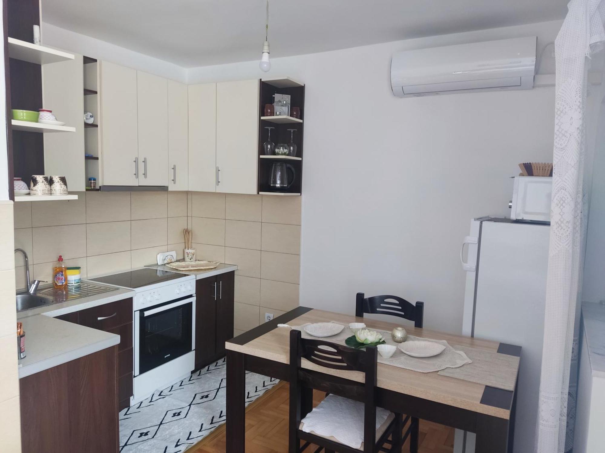 Apartman Dunja 普卢日内 外观 照片